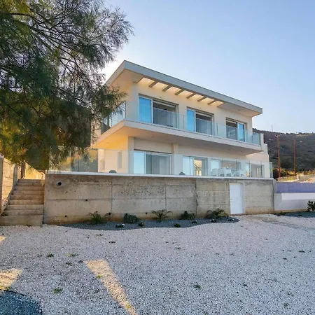 Seashore Villa Pomos