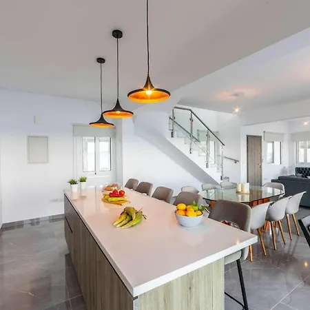 Villa Seashore Pomos