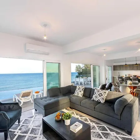 Villa Seashore Pomos