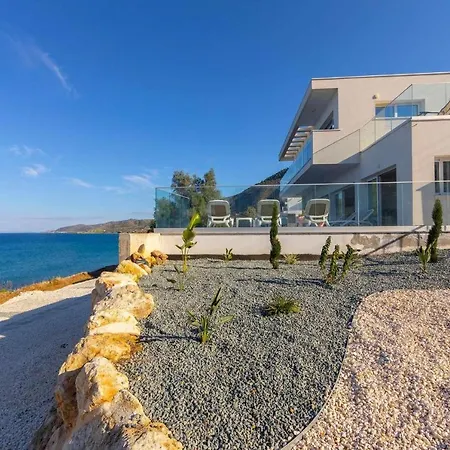 Seashore Villa *