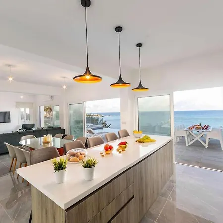Seashore Pomos