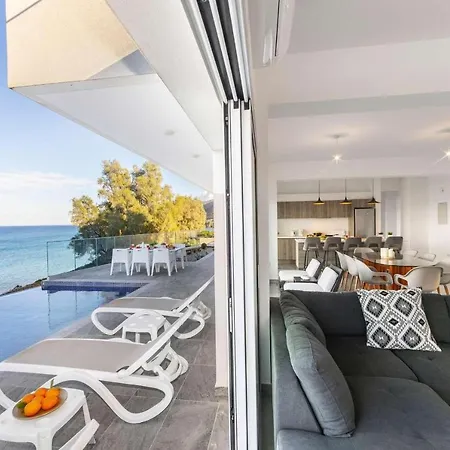 Villa Seashore Pomos